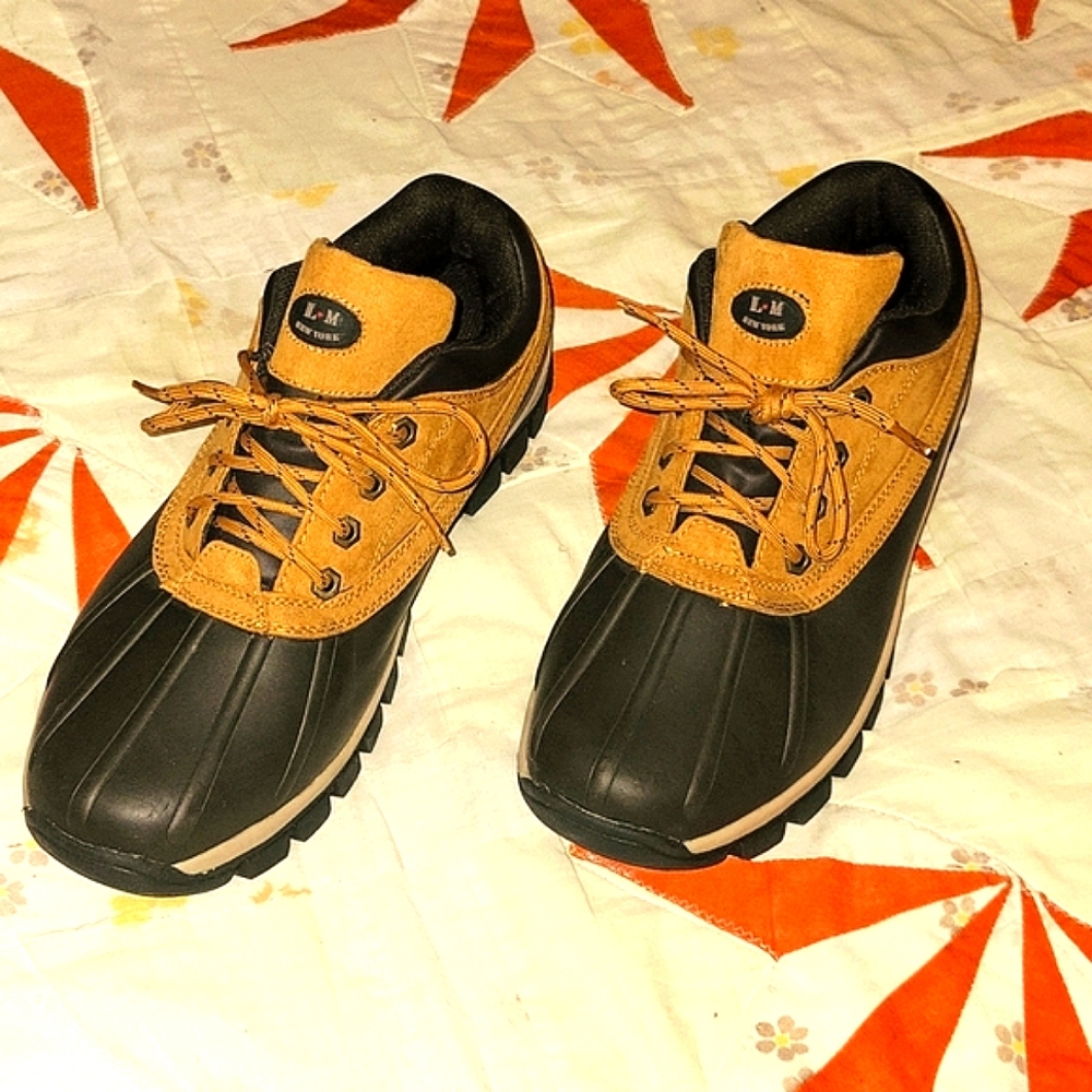 L & M NY Duckie style winter shoes